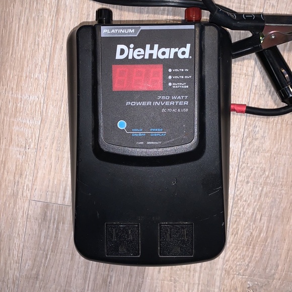 DieHard Platinum 750 Watt Power Inverter - Picture 2 of 6